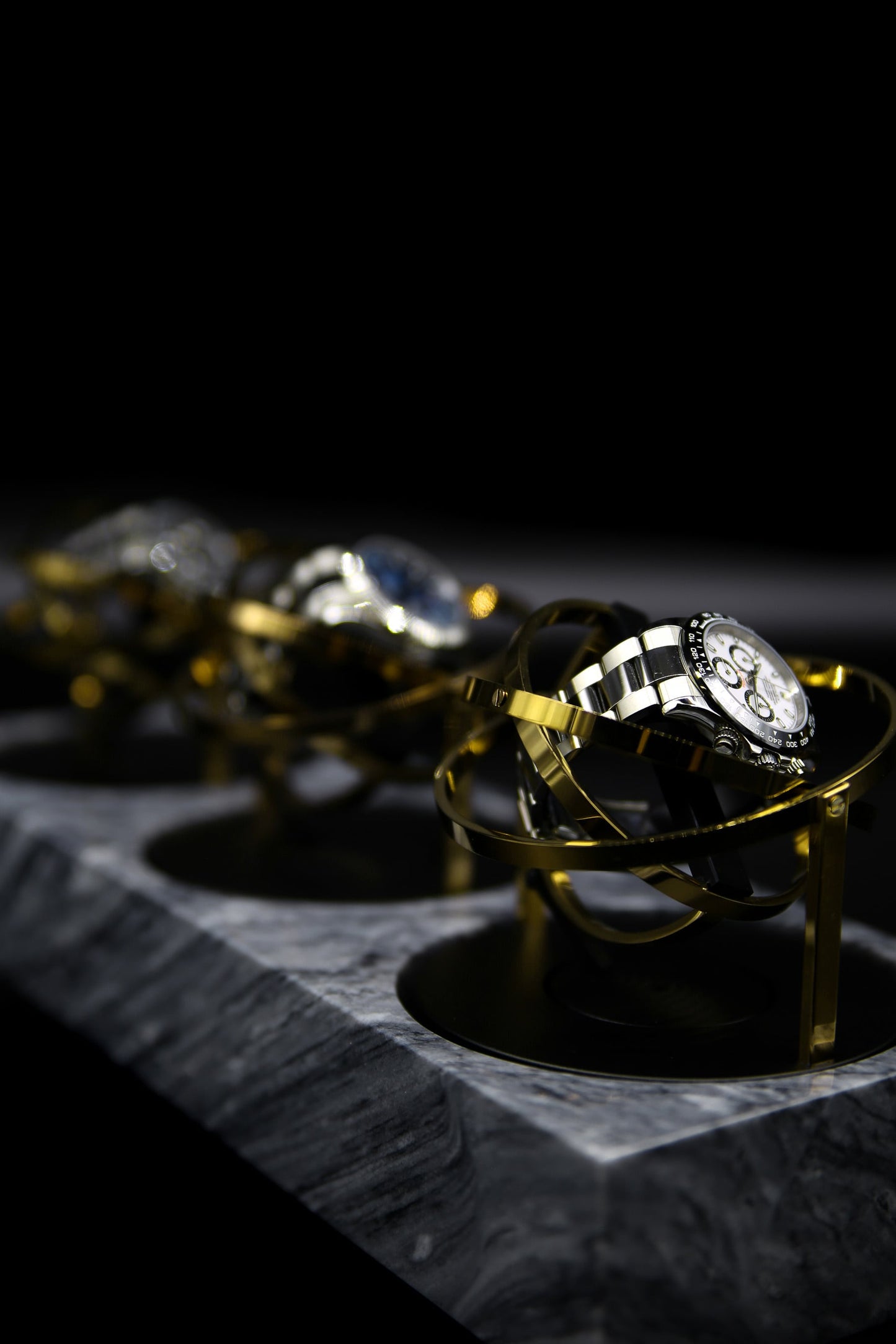 The Voyager III - Grigio Reale Base, Triple